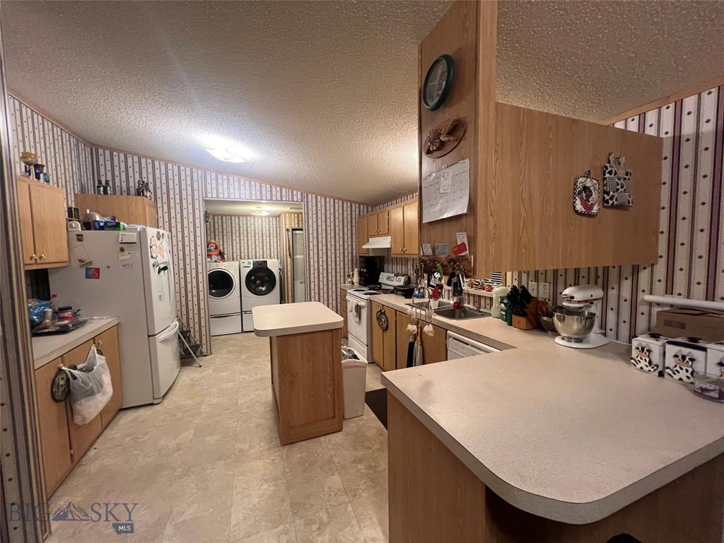 Butte, Montana, 59701, United States, 4 Bedrooms Bedrooms, ,2 BathroomsBathrooms,Residential,For Sale,1882095