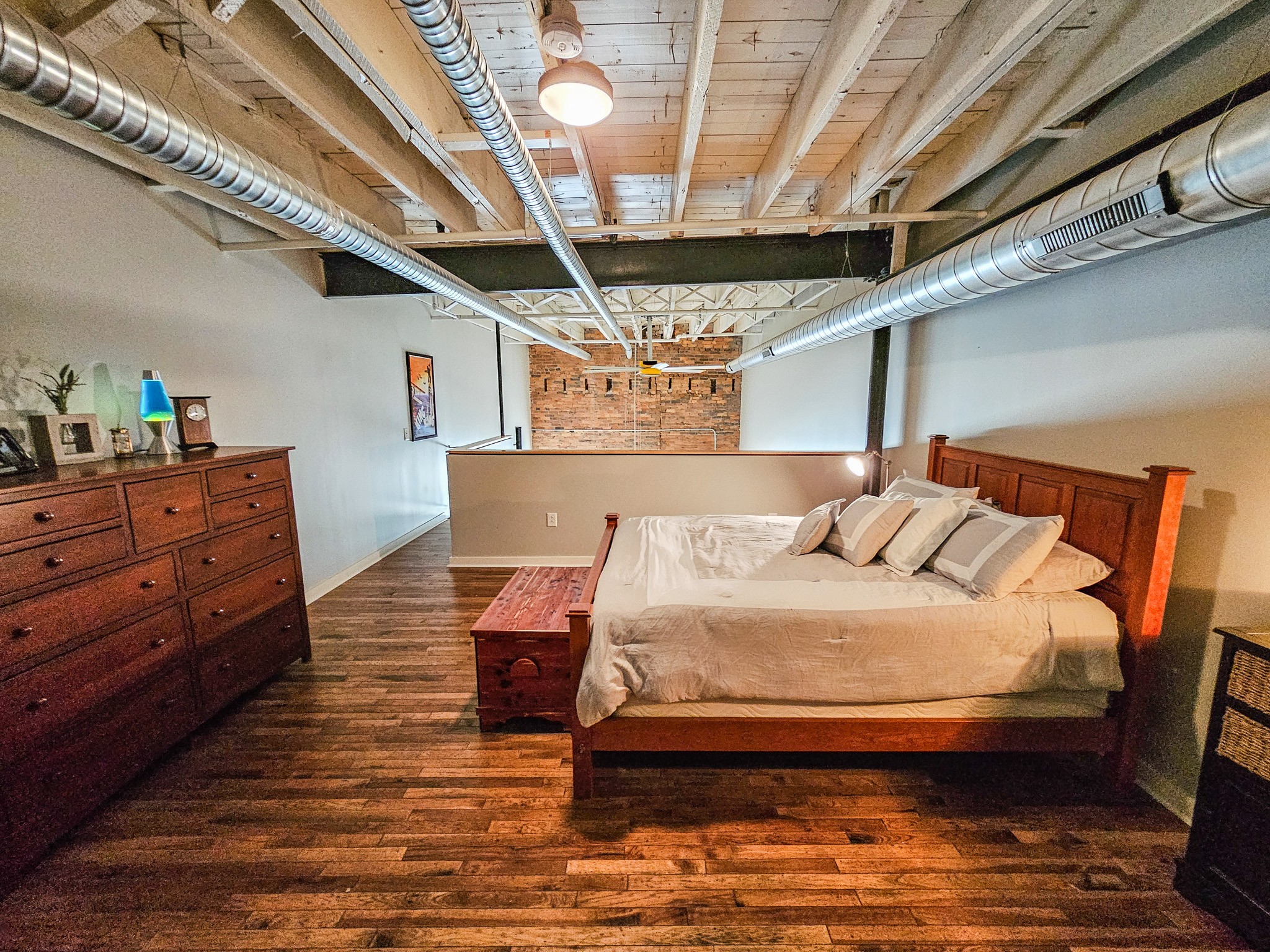 Nashville, Tennessee, 37219, United States, 2 Bedrooms Bedrooms, ,2 BathroomsBathrooms,Residential,For Sale,1743345