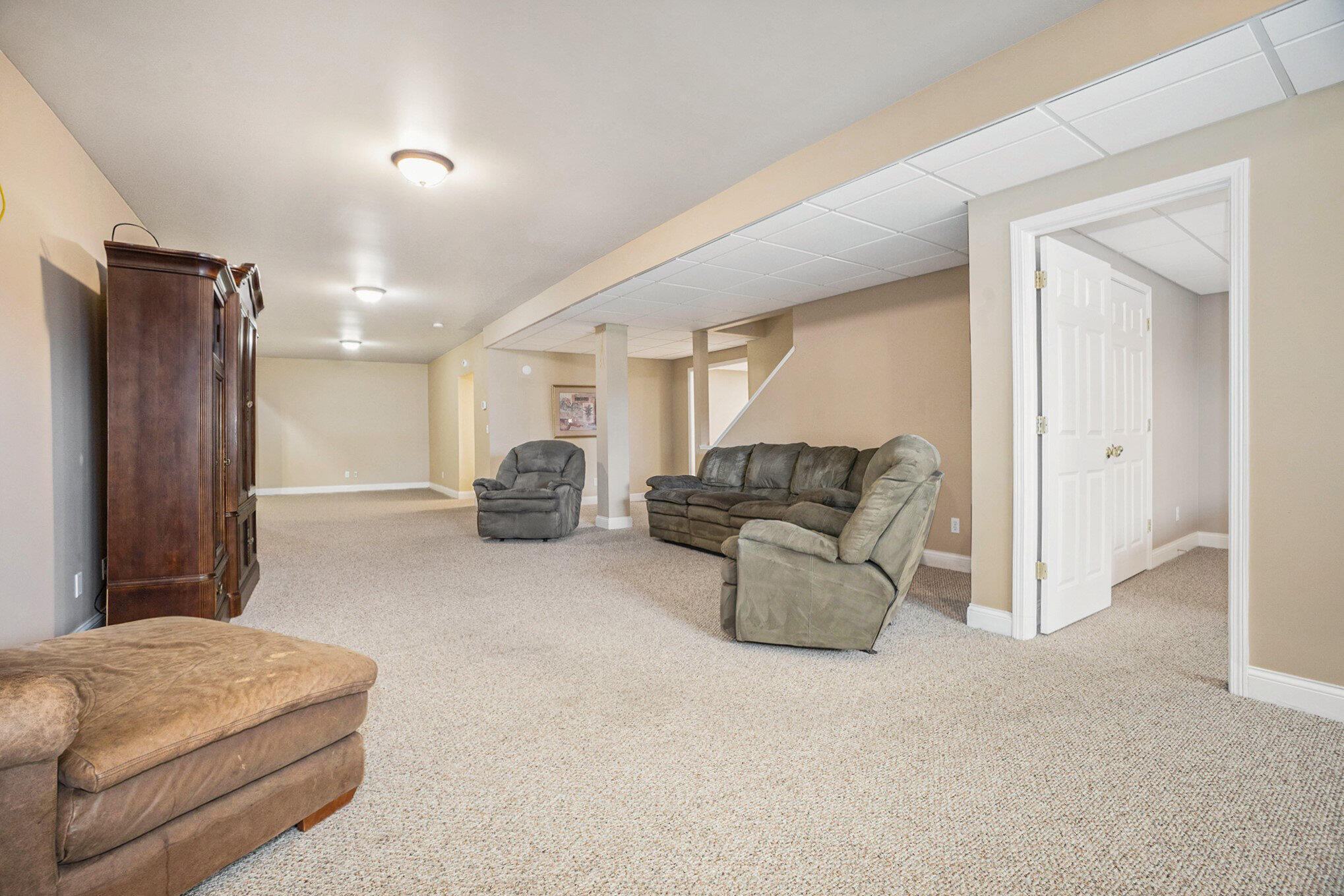 Hobart, Indiana, 46342, United States, 5 Bedrooms Bedrooms, ,5 BathroomsBathrooms,Residential,For Sale,1872844