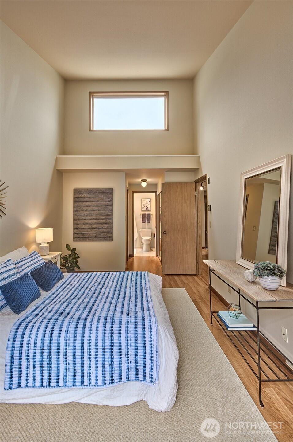 SEATTLE, Washington, 98103, United States, 2 Bedrooms Bedrooms, ,2 BathroomsBathrooms,Residential,For Sale,1794014