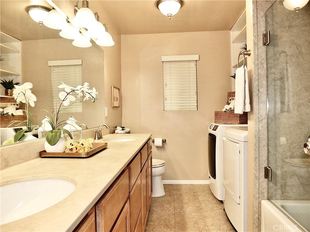 Signal Hill, California, 90755, United States, 2 Bedrooms Bedrooms, ,1 BathroomBathrooms,Residential,For Sale,1970804