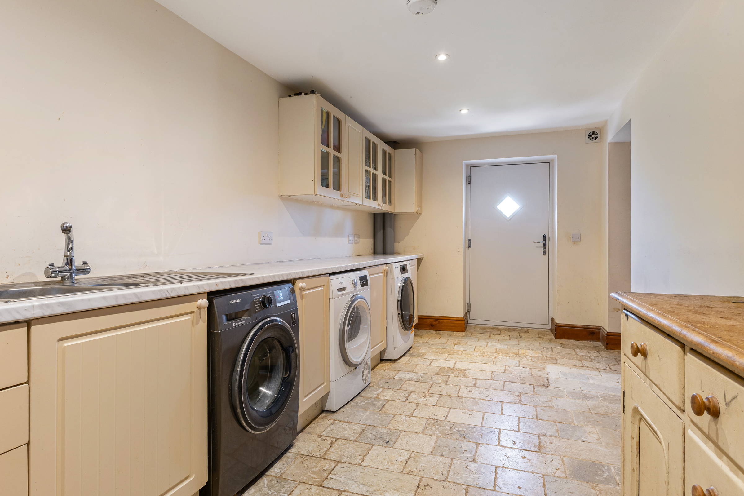 A substantial Oxfordshire farmhouse with over 9,200 sq ft of accommodation and 4 - 物件實景