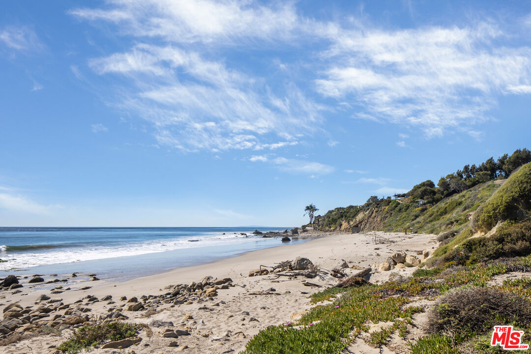 Malibu, California, 90265, United States, 3 Bedrooms Bedrooms, ,4 BathroomsBathrooms,Residential,For Sale,1746173