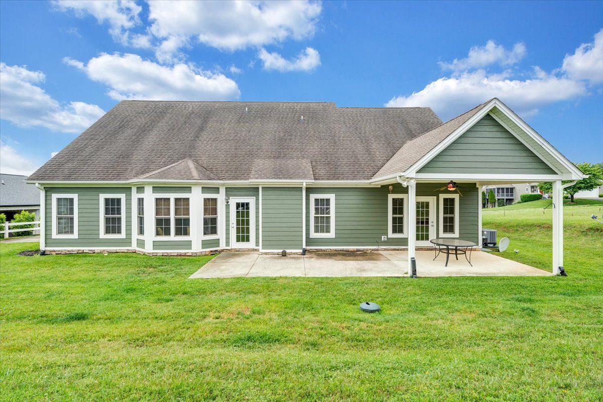Huddleston, Virginia, 24104, United States, 4 Bedrooms Bedrooms, ,4 BathroomsBathrooms,Residential,For Sale,2048445