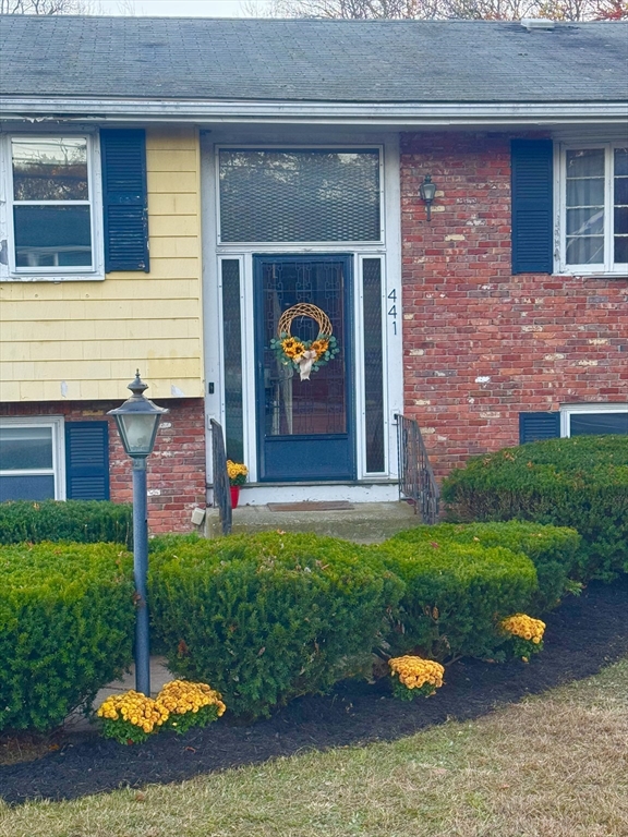 Braintree, Massachusetts, 02184, United States, 4 Bedrooms Bedrooms, ,2 BathroomsBathrooms,Residential,For Sale,1988113