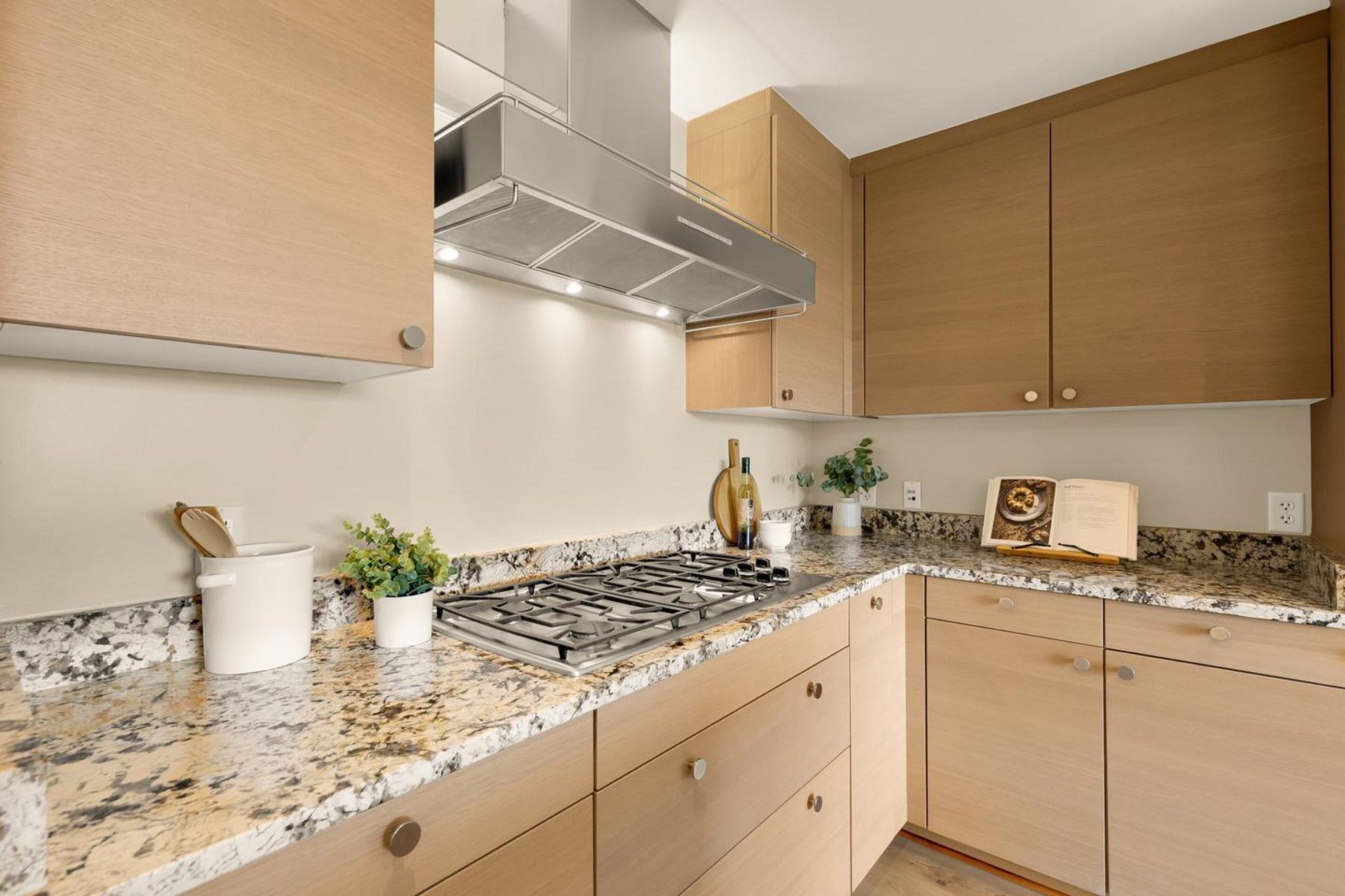  6820 Wisconsin Avenue, Bethesda, MD, 20814 - 物件實景