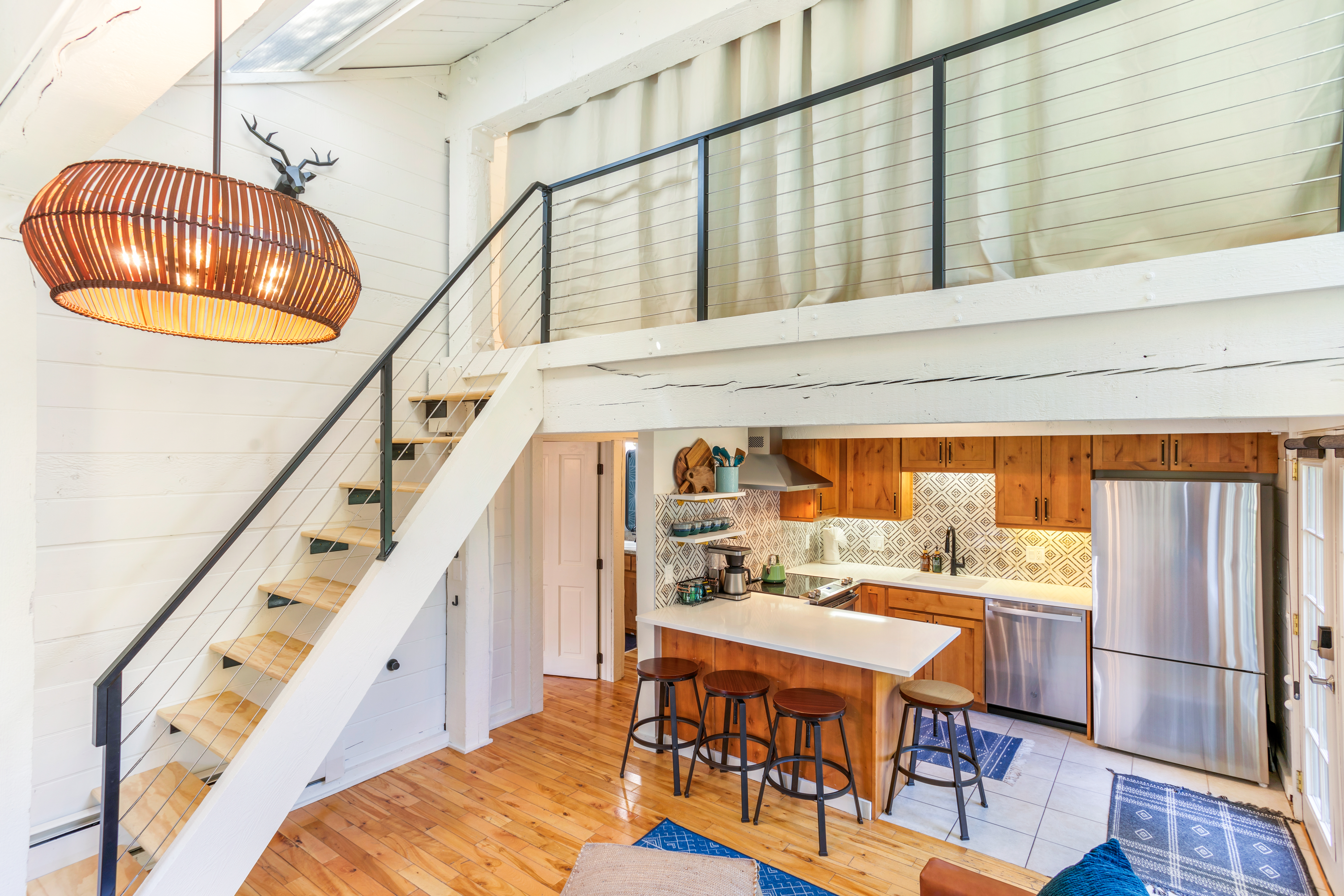  Inviting Top-floor End-unit Residence with Abundant Natural Light - 物件實景