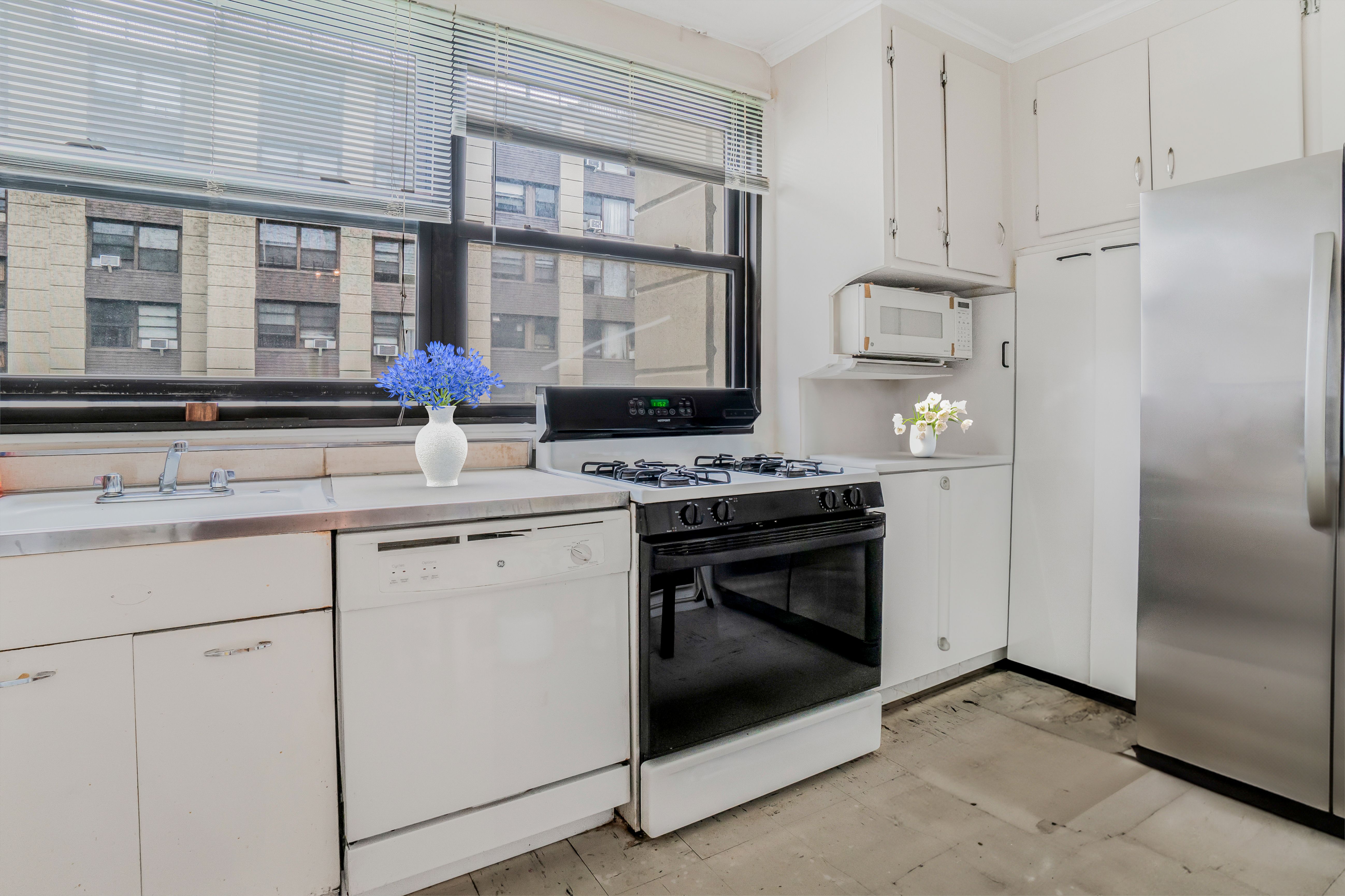 Rego Park, New York, 11374, United States, 2 Bedrooms Bedrooms, ,2 BathroomsBathrooms,Residential,For Sale,1980666