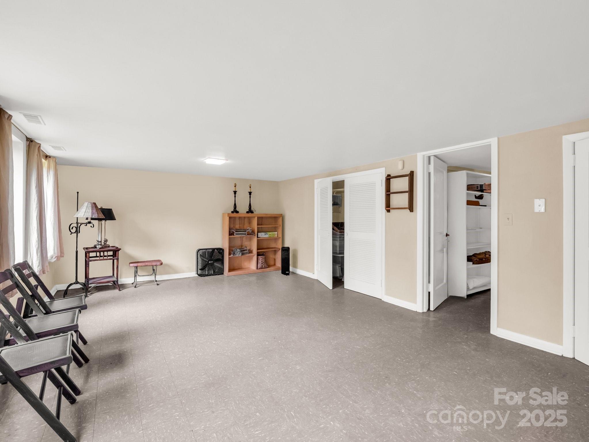 Landrum, South Carolina, 29356, United States, 3 Bedrooms Bedrooms, ,5 BathroomsBathrooms,Residential,For Sale,1847150