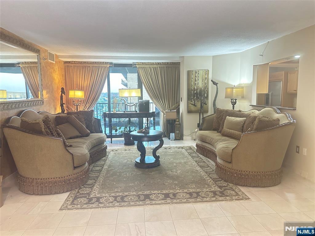 Hackensack, New Jersey, 07601, United States, 2 Bedrooms Bedrooms, ,2 BathroomsBathrooms,Residential,For Sale,1912760