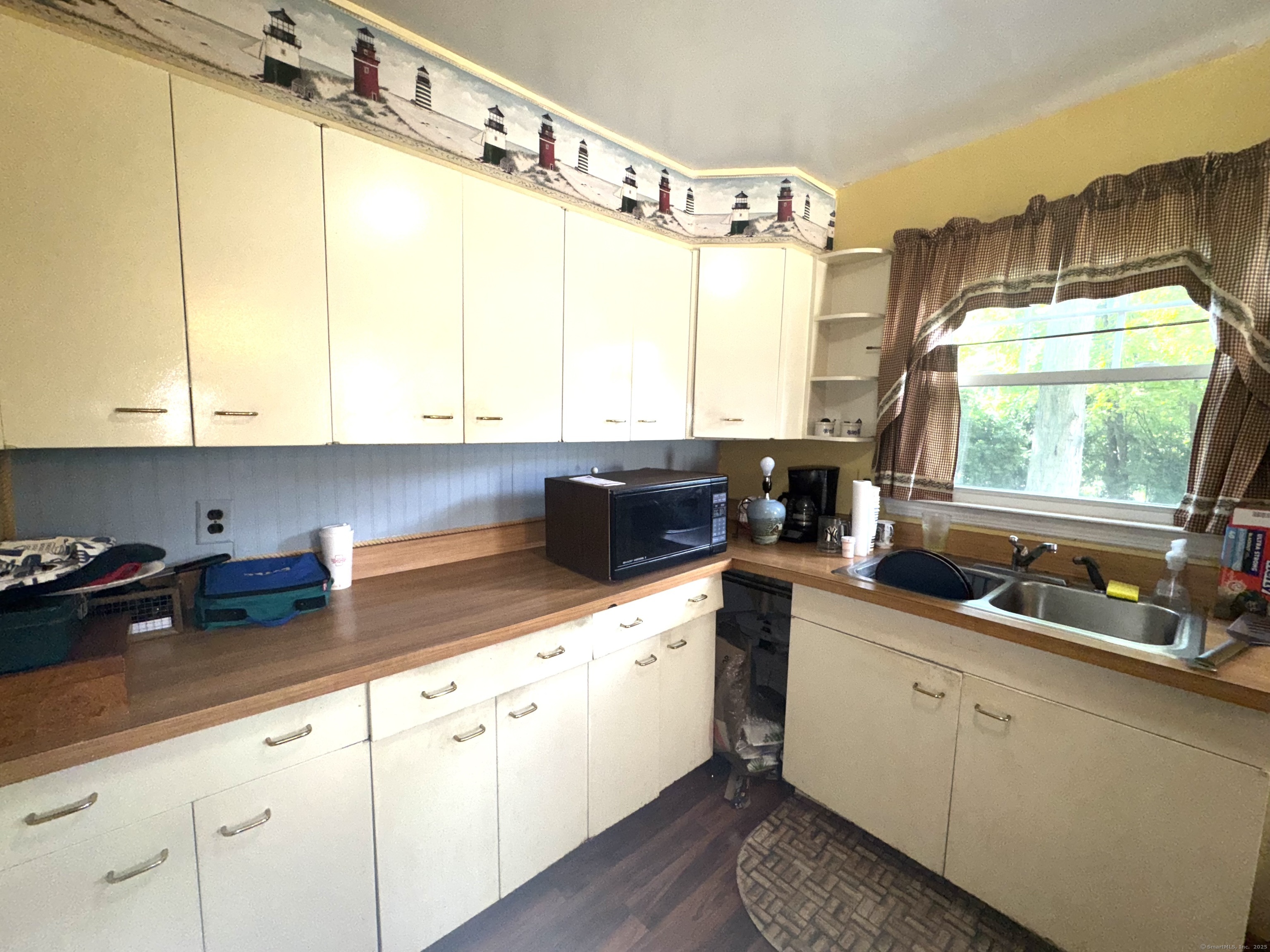 Norwalk, Connecticut, 06851, United States, 3 Bedrooms Bedrooms, ,2 BathroomsBathrooms,Residential,For Sale,1941745