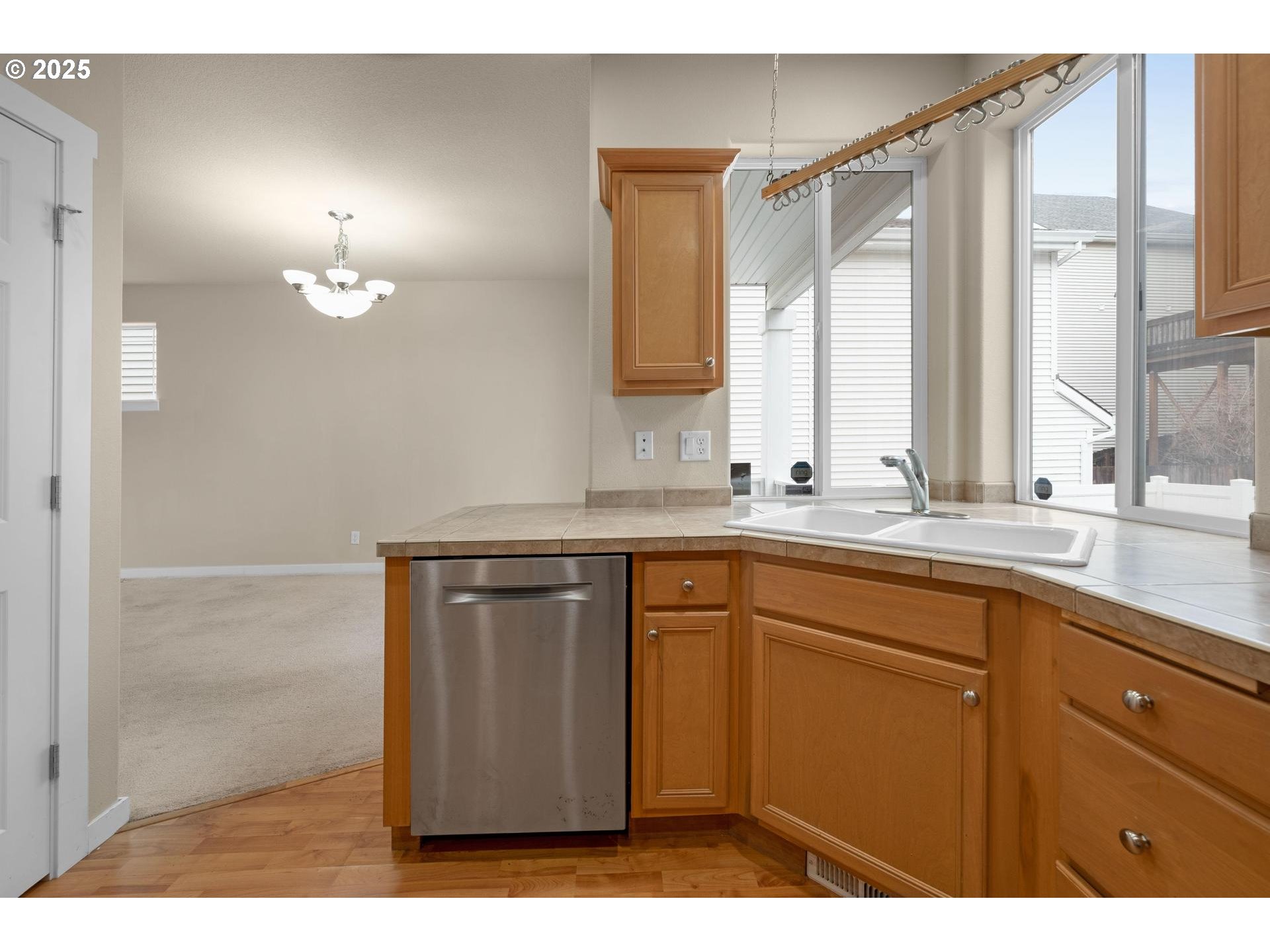 Portland, Oregon, 97225, United States, 3 Bedrooms Bedrooms, ,2 BathroomsBathrooms,Residential,For Sale,1995924