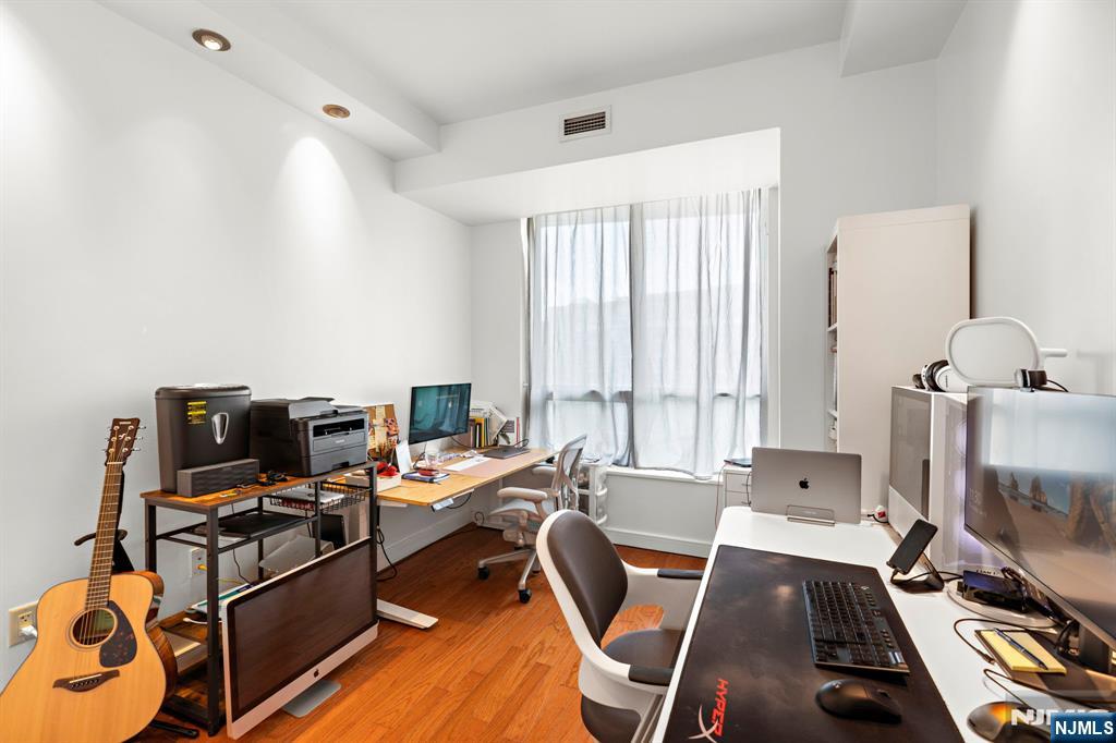Jersey City, New Jersey, 07310, United States, 2 Bedrooms Bedrooms, ,2 BathroomsBathrooms,Residential,For Sale,1940399