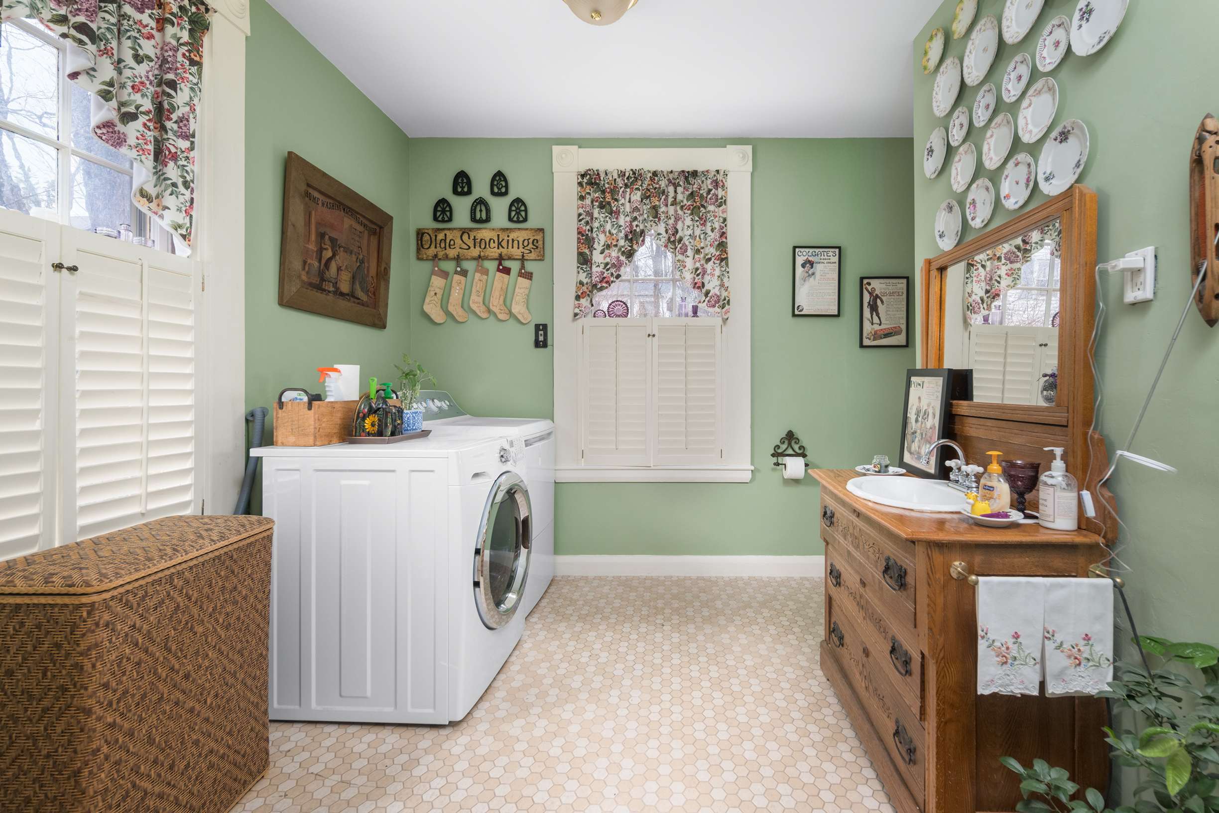  Grand New Englander with 2 Bedroom Apartment in York Village - 物件實景