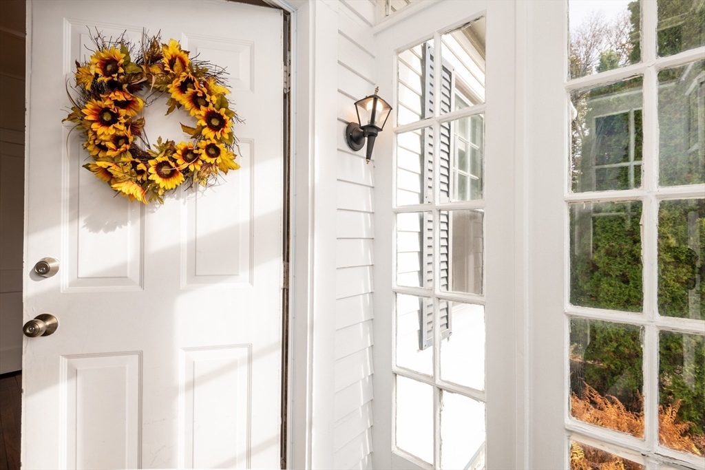 Stoneham, Massachusetts, 02180, United States, 3 Bedrooms Bedrooms, ,1 BathroomBathrooms,Residential,For Sale,1974413