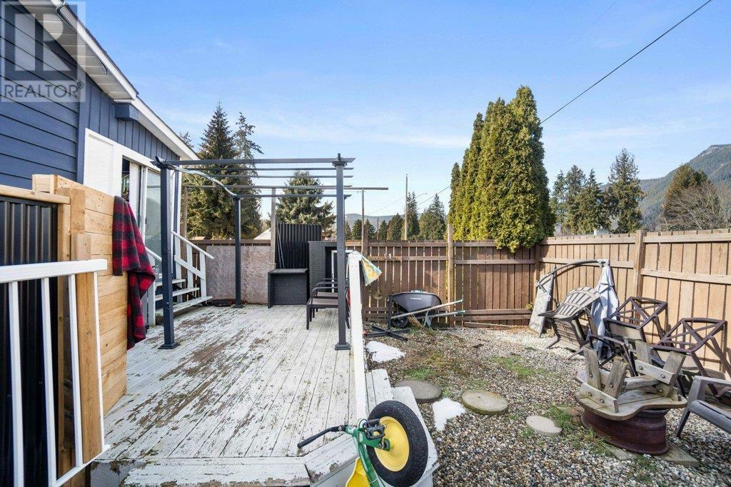 SICAMOUS, British Columbia, V0E 2V0, CA, 4 Bedrooms Bedrooms, ,2 BathroomsBathrooms,Residential,For Sale,1838473