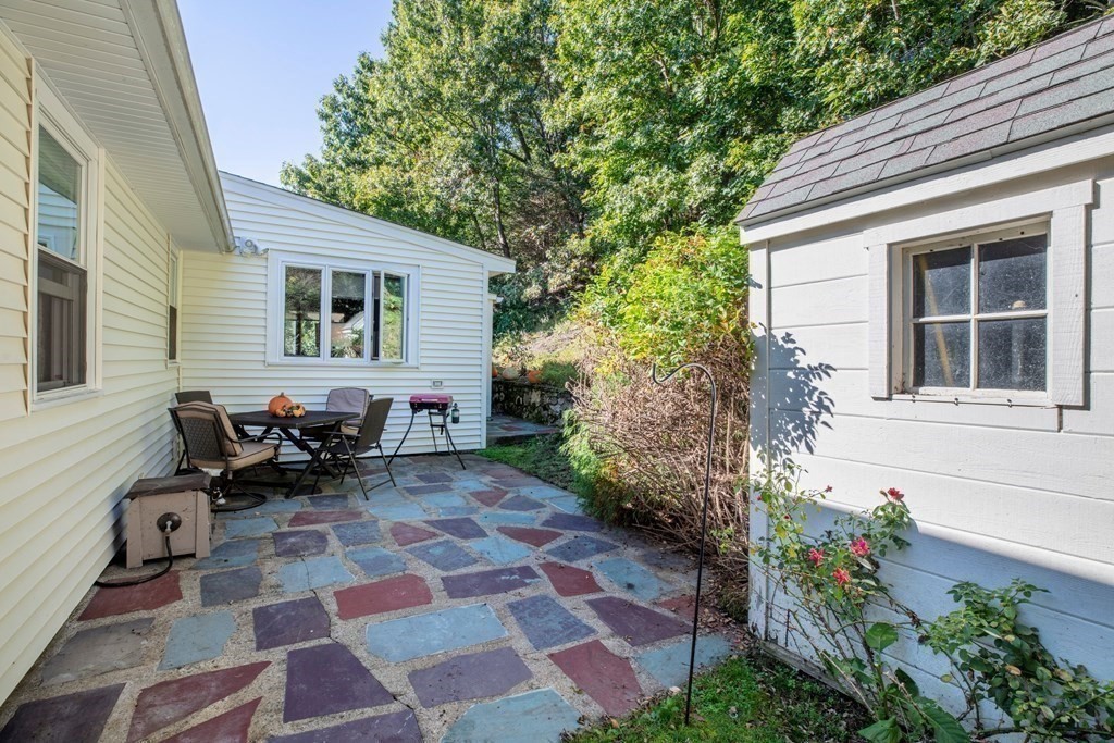 Waltham, Massachusetts, 02451, United States, 3 Bedrooms Bedrooms, ,2 BathroomsBathrooms,Residential,For Sale,1937304