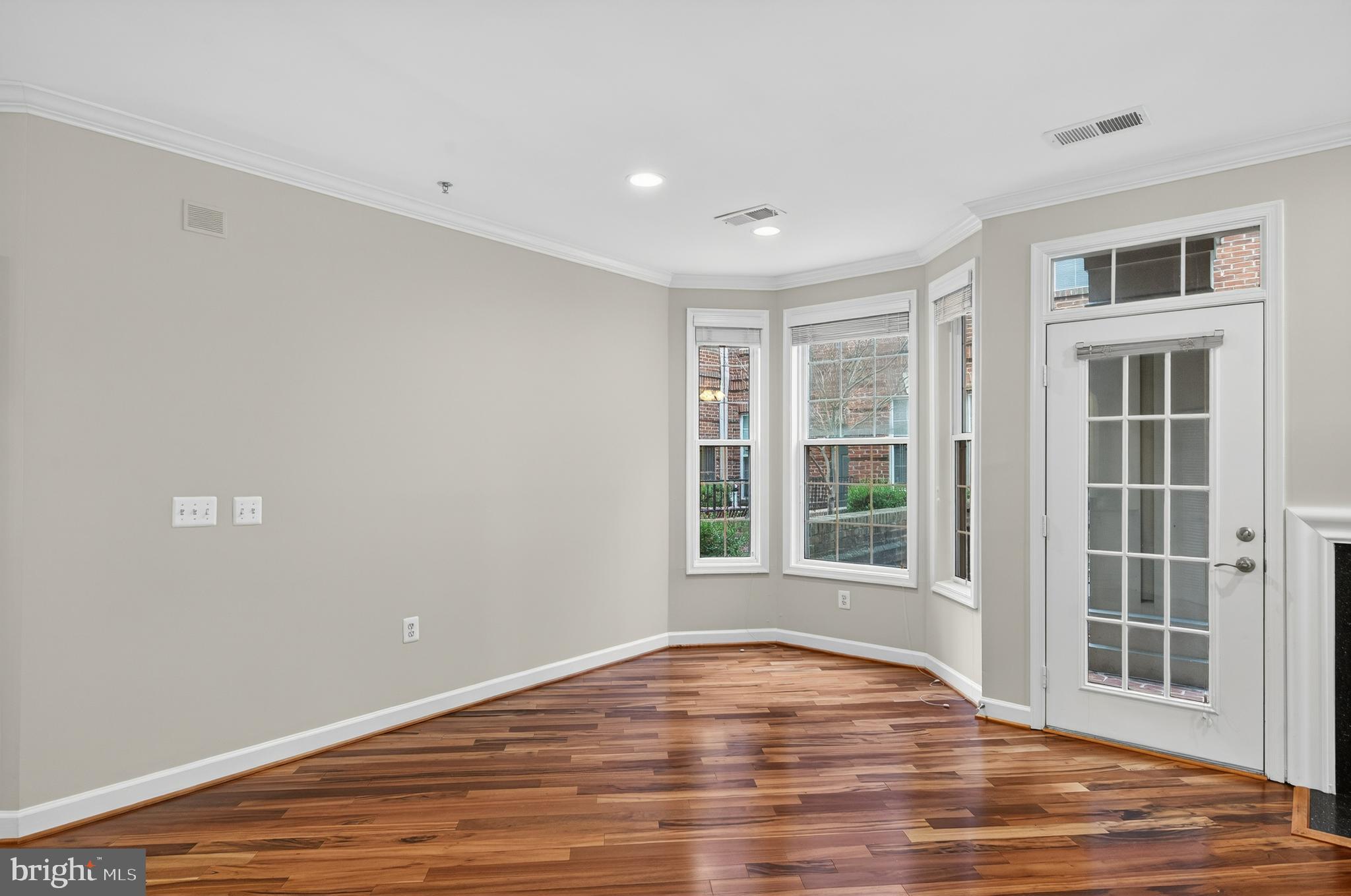 Arlington, Virginia, 22201, United States, 2 Bedrooms Bedrooms, ,2 BathroomsBathrooms,Residential,For Sale,2008587