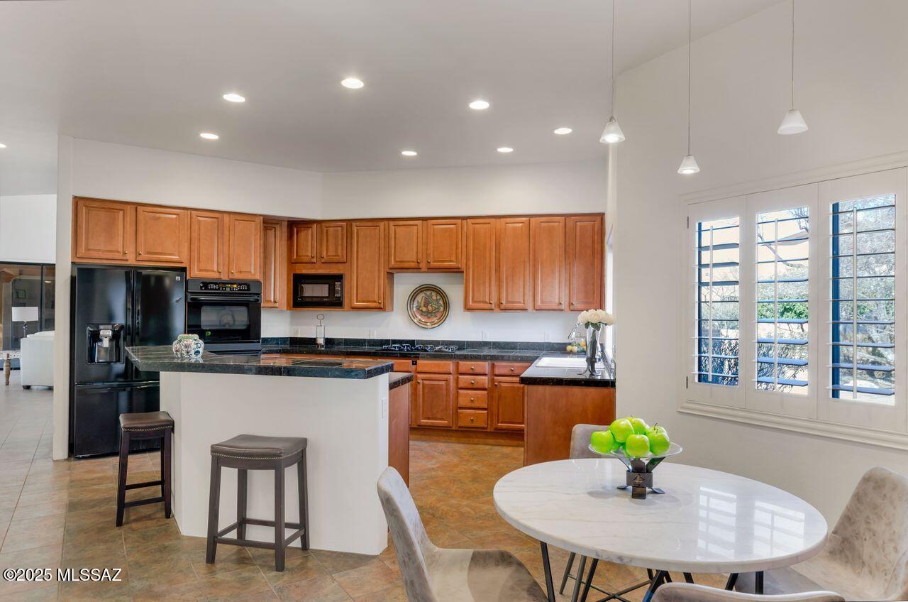 Tucson, Arizona, 85712, United States, 4 Bedrooms Bedrooms, ,4 BathroomsBathrooms,Residential,For Sale,1850331