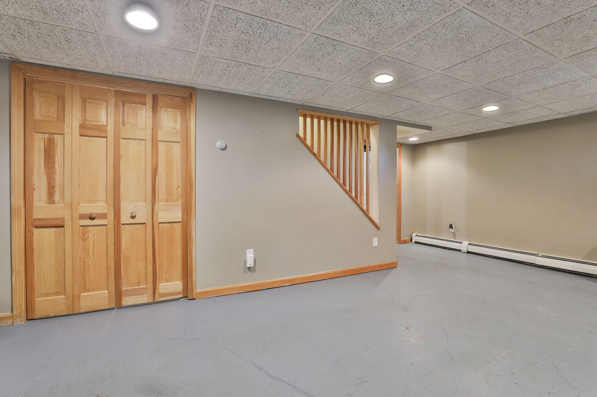 Manchester, New Hampshire, 03104, United States, 3 Bedrooms Bedrooms, ,2 BathroomsBathrooms,Residential,For Sale,1975563