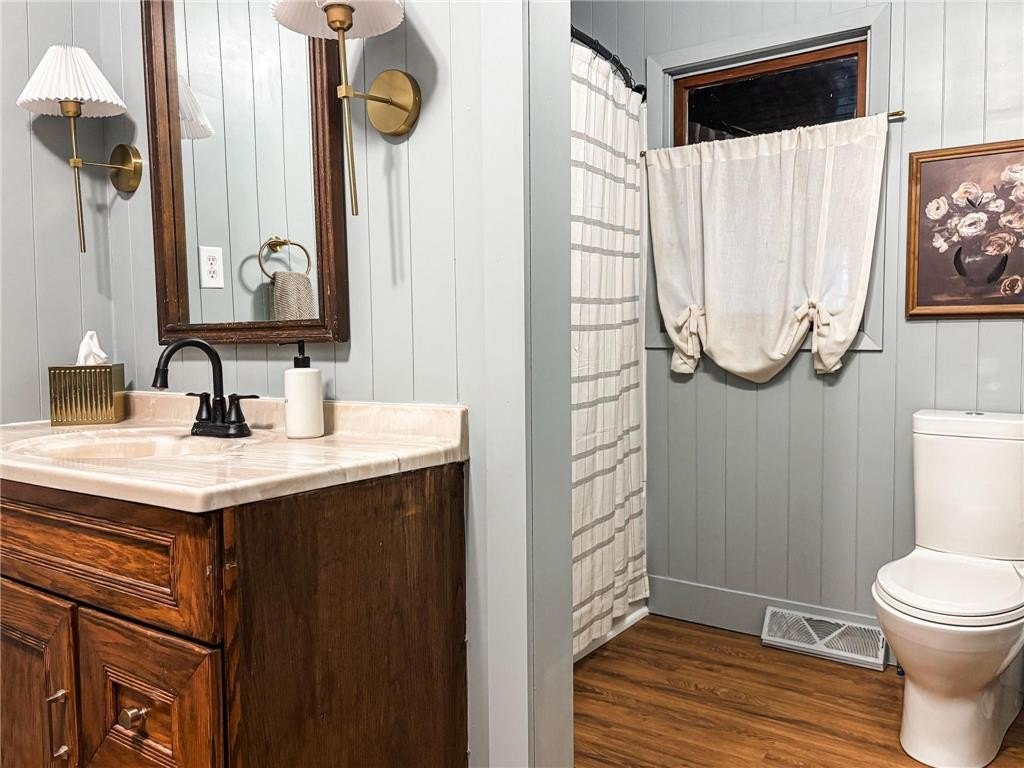 Holdingford, Minnesota, 56340, United States, 5 Bedrooms Bedrooms, ,2 BathroomsBathrooms,Residential,For Sale,1977131