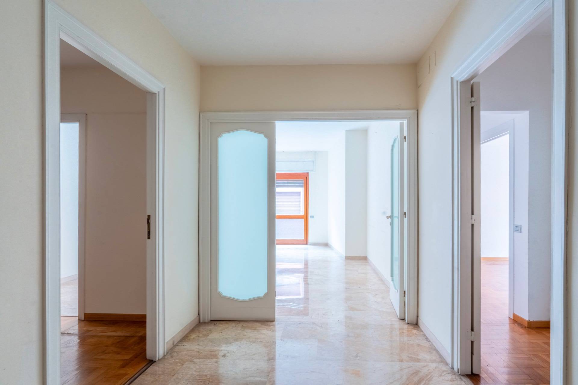 Roma, Roma, 00100, IT, 4 Bedrooms Bedrooms, ,2 BathroomsBathrooms,Residential,For Sale,1836935