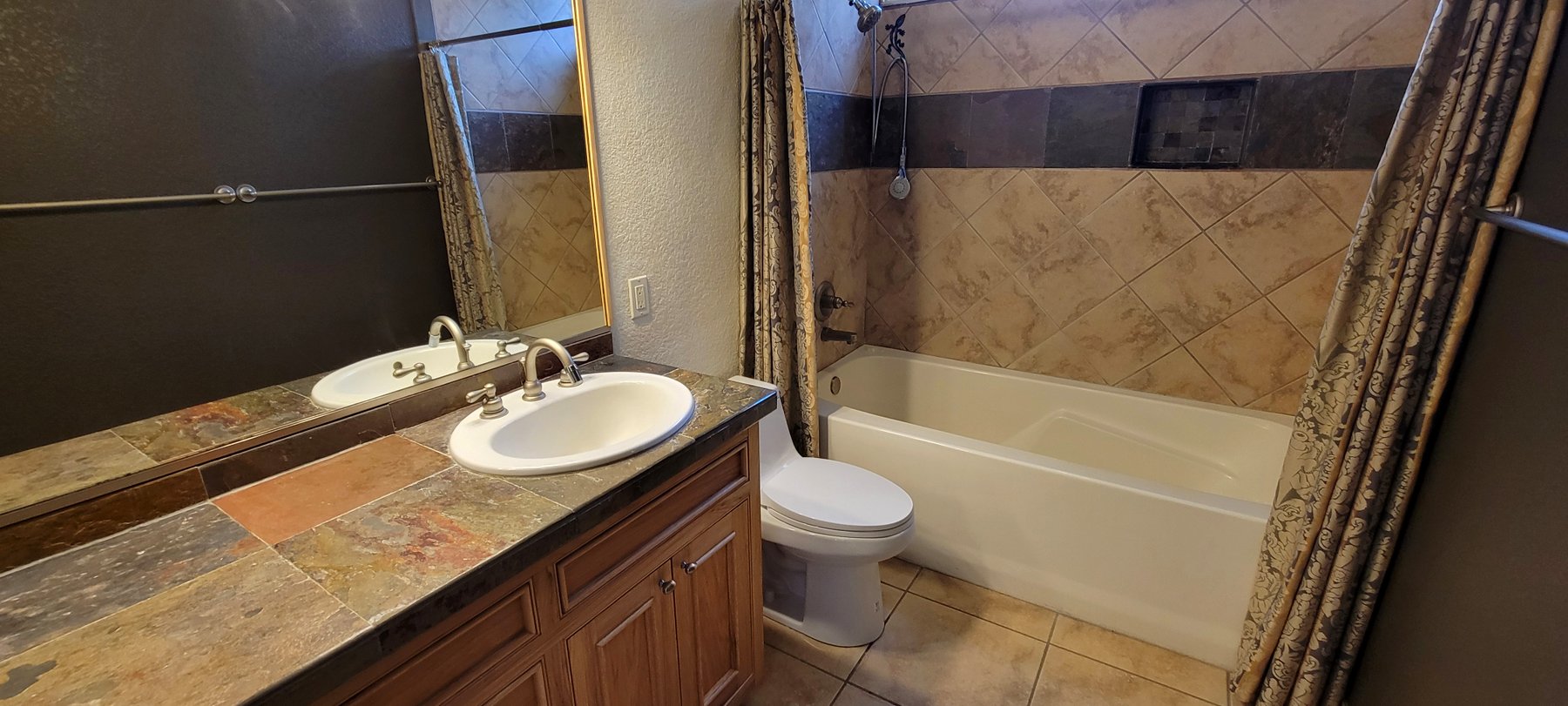 Silver City, New Mexico, 88061, United States, 4 Bedrooms Bedrooms, ,5 BathroomsBathrooms,Residential,For Sale,1973737