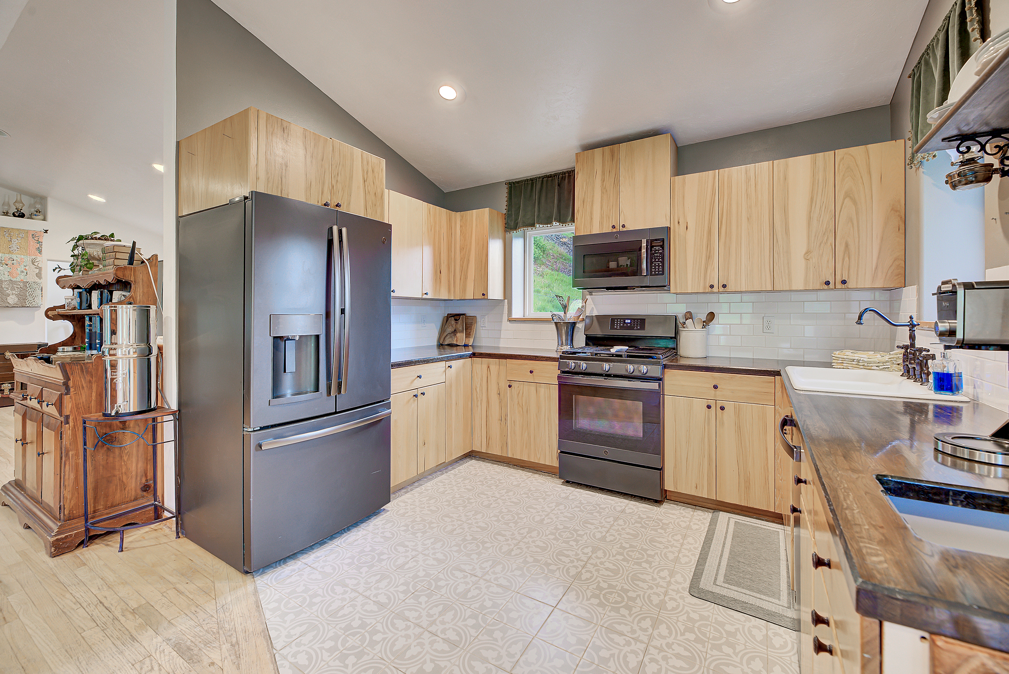 Helmville, Montana, 59743, United States, 3 Bedrooms Bedrooms, ,4 BathroomsBathrooms,Residential,For Sale,1975948