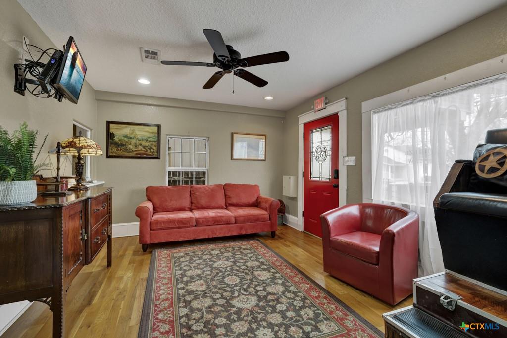 San Marcos, Texas, 78666, United States, 5 Bedrooms Bedrooms, ,1 BathroomBathrooms,Residential,For Sale,1944829