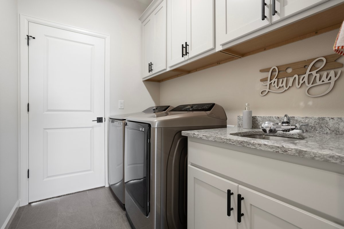 Cheyenne, Wyoming, 82009, United States, 5 Bedrooms Bedrooms, ,3 BathroomsBathrooms,Residential,For Sale,1982356