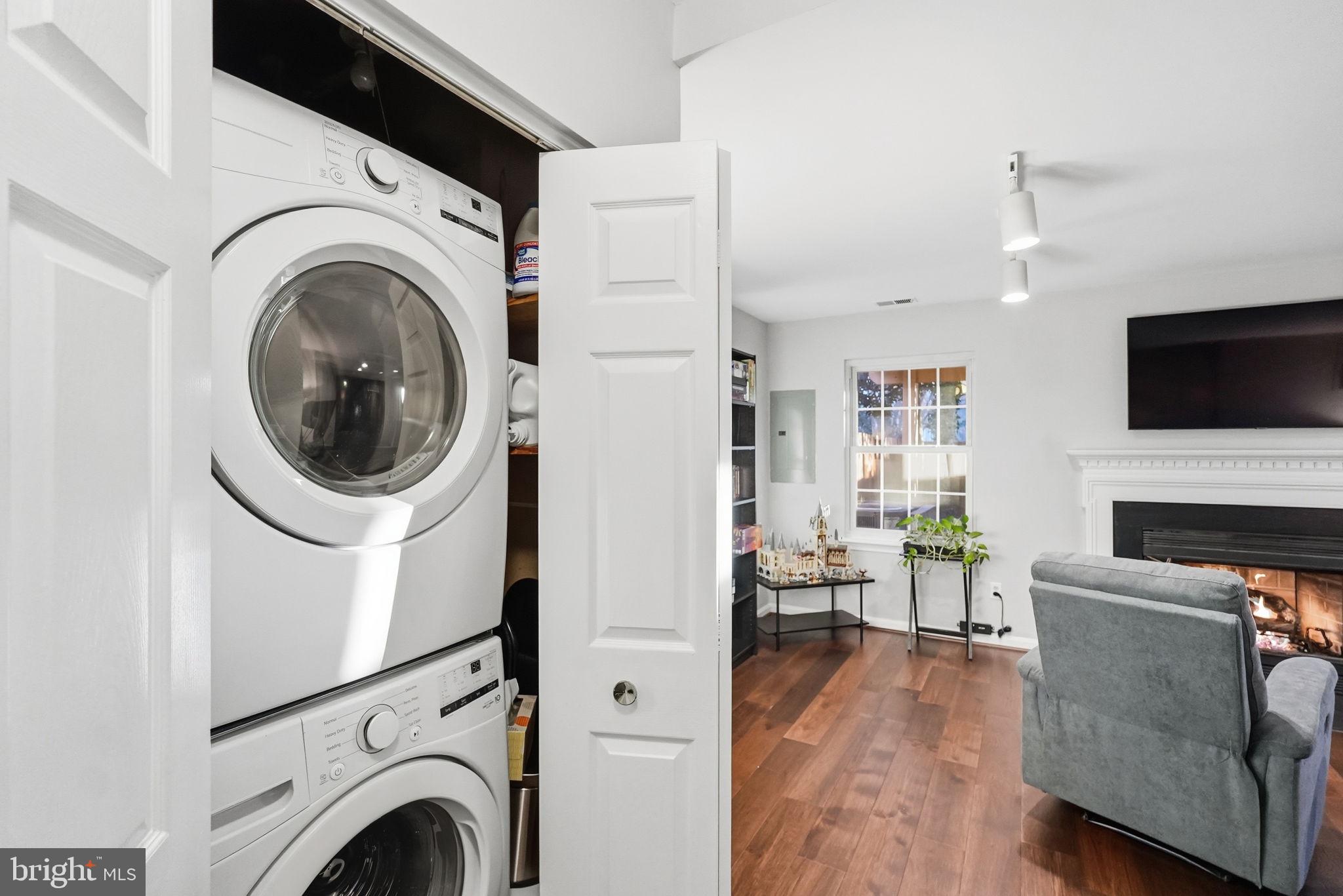 Fairfax, Virginia, 22033, United States, 2 Bedrooms Bedrooms, ,4 BathroomsBathrooms,Residential,For Sale,2001476