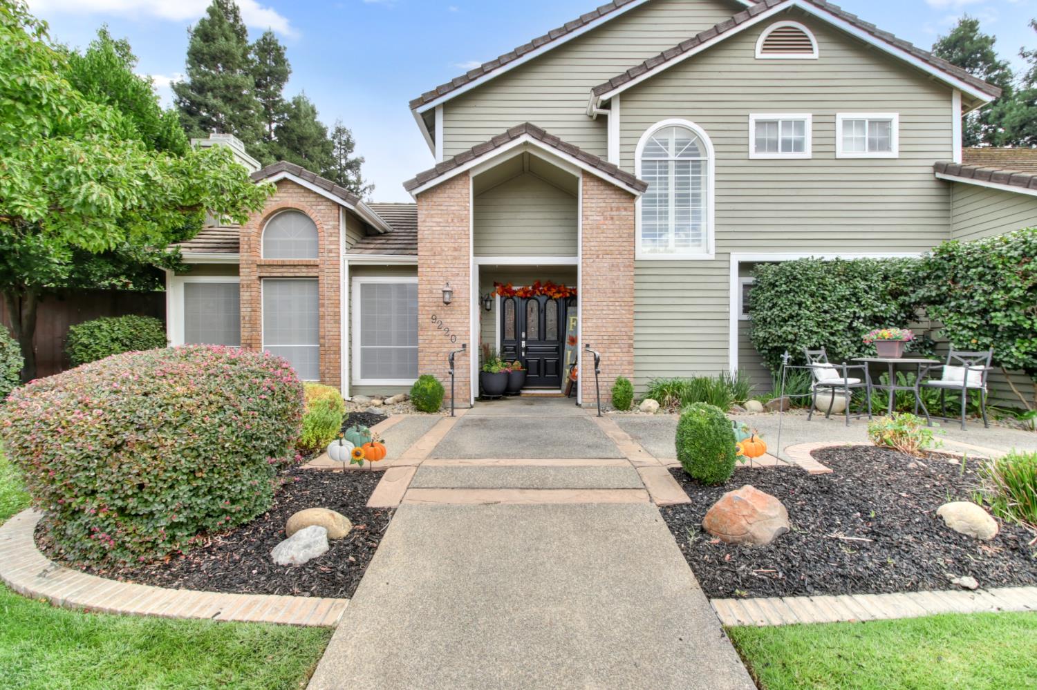 Elk Grove, California, 95624, United States, 4 Bedrooms Bedrooms, ,4 BathroomsBathrooms,Residential,For Sale,1987629