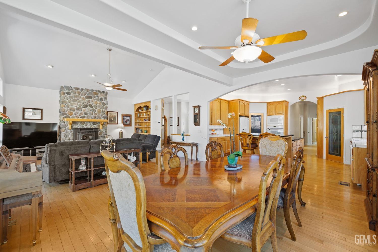 Kernville, California, 93238, United States, 4 Bedrooms Bedrooms, ,3 BathroomsBathrooms,Residential,For Sale,1941989
