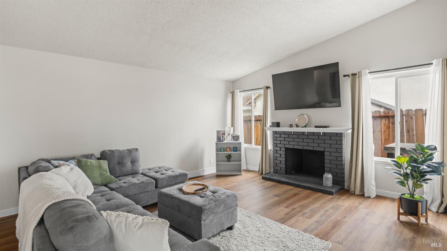 Vacaville, California, 95687, United States, 3 Bedrooms Bedrooms, ,2 BathroomsBathrooms,Residential,For Sale,1959239