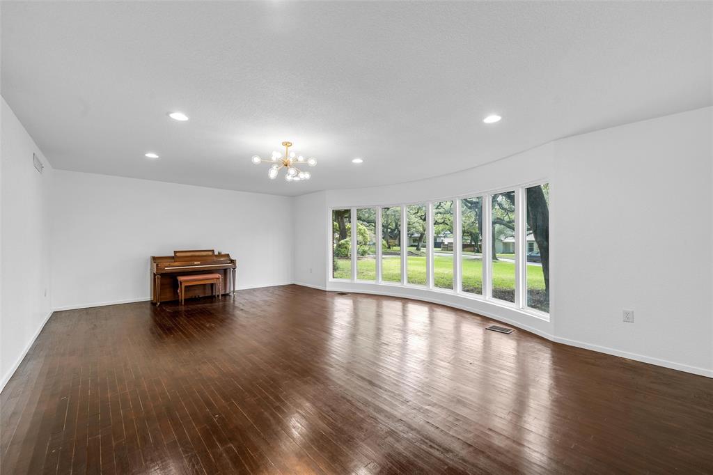 Waco, Texas, 76710, United States, 5 Bedrooms Bedrooms, ,4 BathroomsBathrooms,Residential,For Sale,1806319