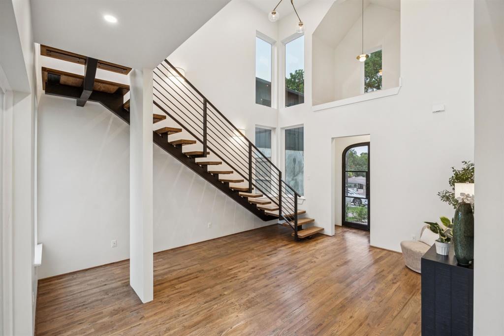 Dallas, Texas, 75211, United States, 4 Bedrooms Bedrooms, ,3 BathroomsBathrooms,Residential,For Sale,1988260