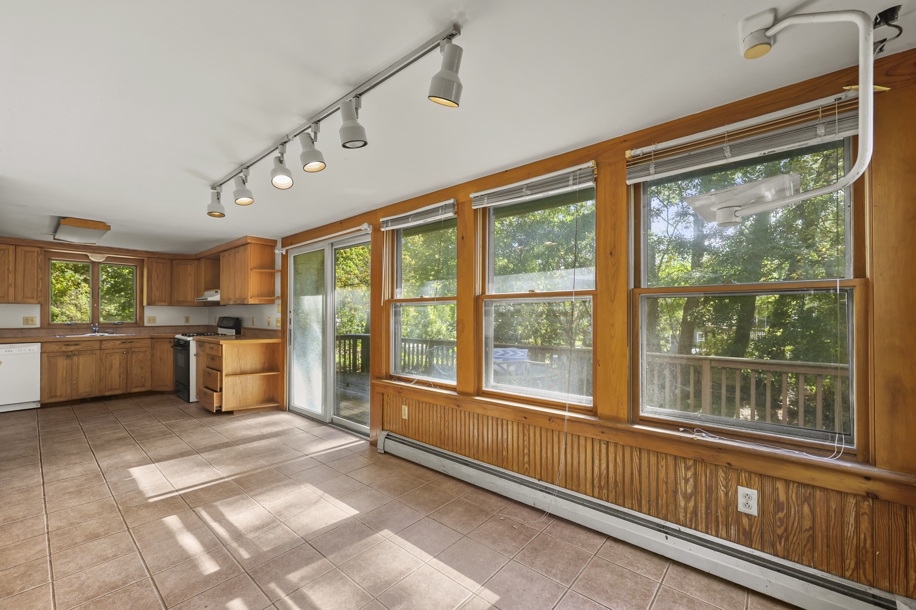  CHARMING STOCKBRIDGE 4-BED HOME AWAITS YOUR VISION - 物件實景