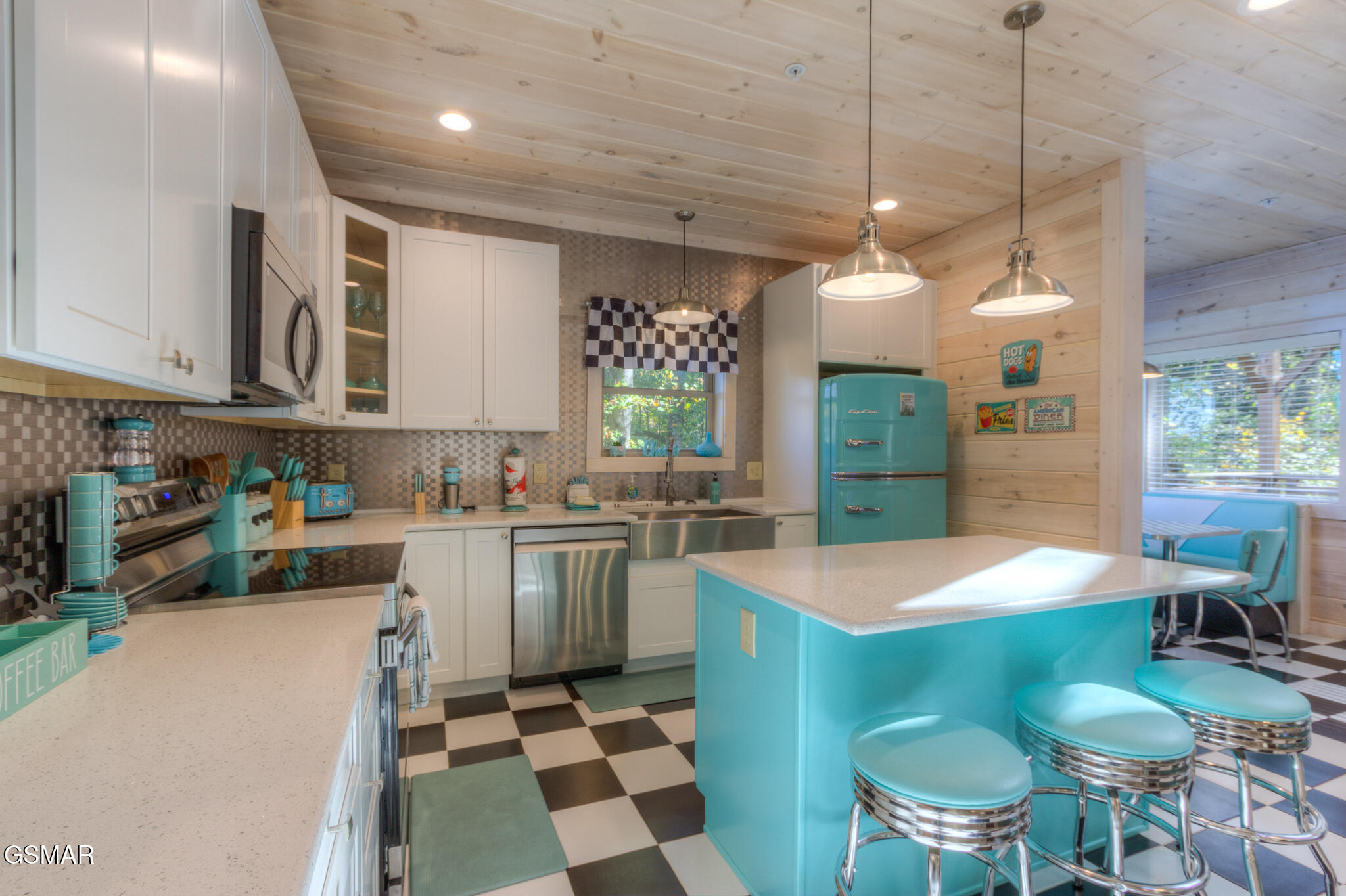 Sevierville, Tennessee, 37862, United States, 3 Bedrooms Bedrooms, ,5 BathroomsBathrooms,Residential,For Sale,1975393