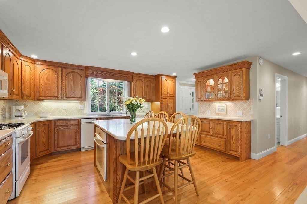 Plymouth, Massachusetts, 02360, United States, 4 Bedrooms Bedrooms, ,5 BathroomsBathrooms,Residential,For Sale,2040614