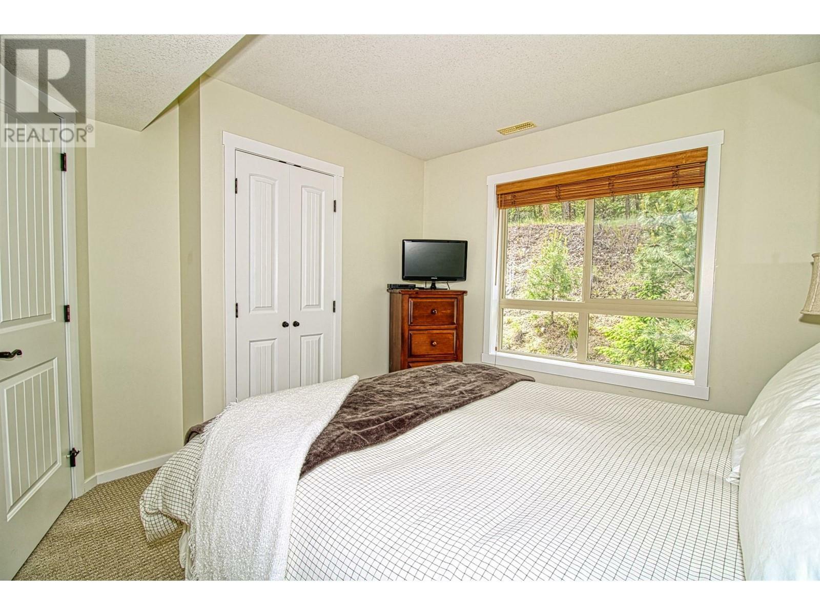 KELOWNA, British Columbia, V1Z 3R8, CA, 3 Bedrooms Bedrooms, ,3 BathroomsBathrooms,Residential,For Sale,1839050