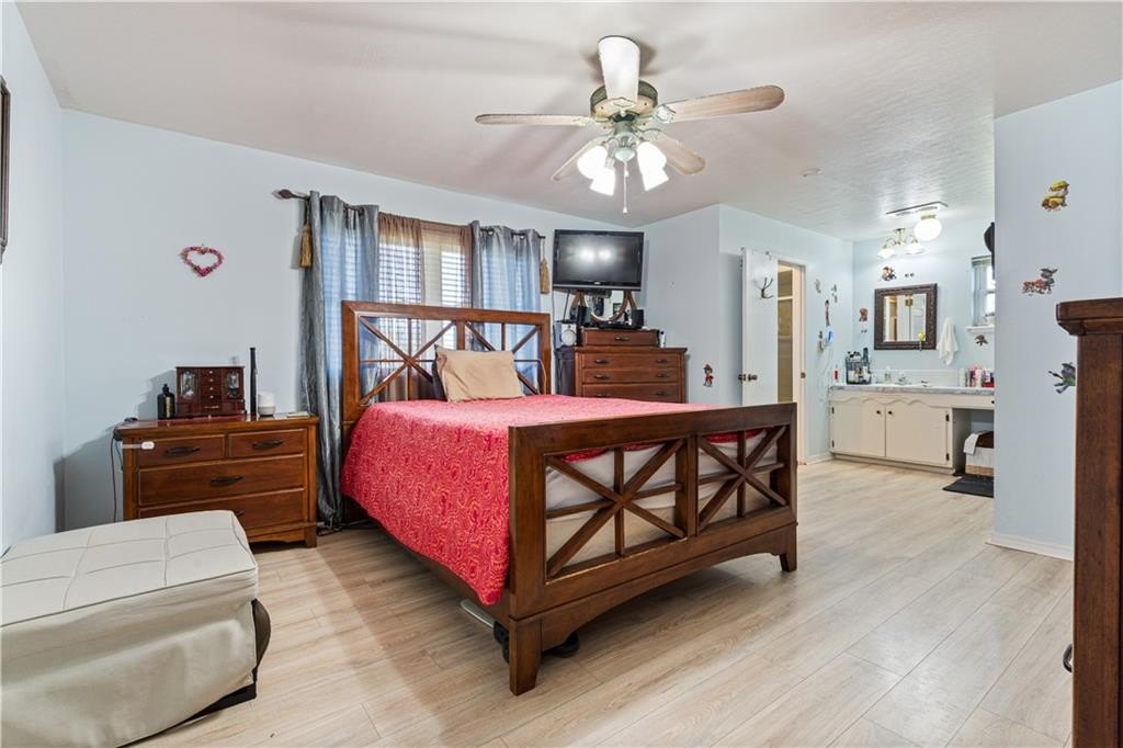 Siloam Springs, Arkansas, 72761, United States, 3 Bedrooms Bedrooms, ,4 BathroomsBathrooms,Residential,For Sale,1981853