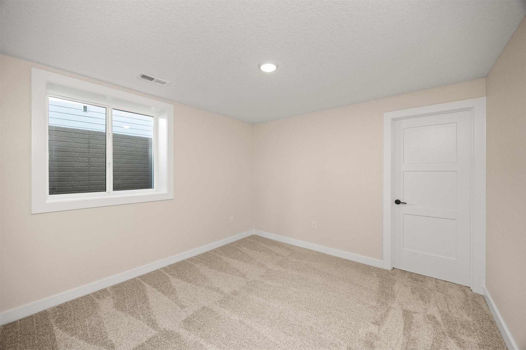 Urbandale, Iowa, 50323, United States, 4 Bedrooms Bedrooms, ,3 BathroomsBathrooms,Residential,For Sale,1975900