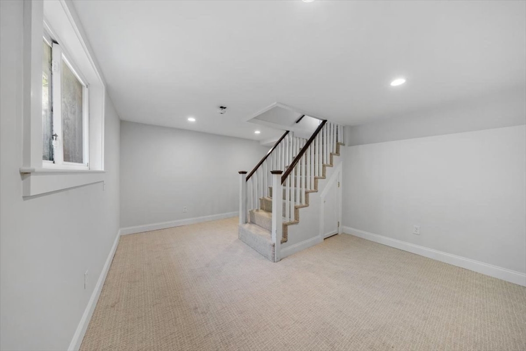 Hingham, Massachusetts, 02043, United States, 6 Bedrooms Bedrooms, ,5 BathroomsBathrooms,Residential,For Sale,1969393