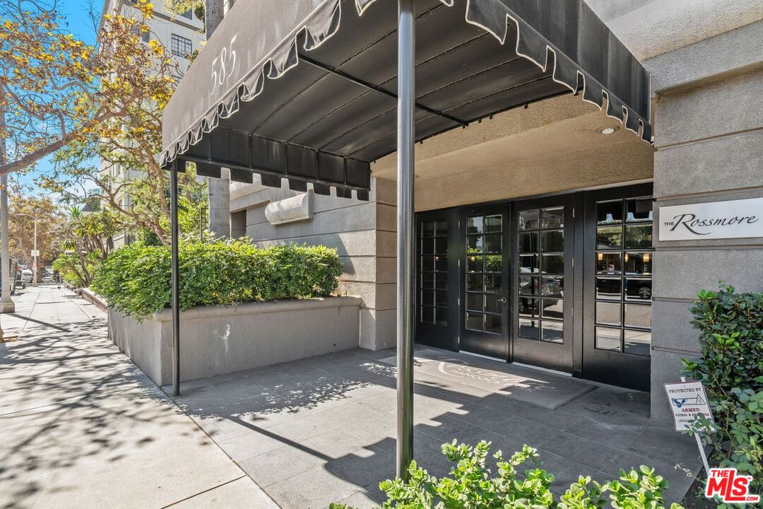Los Angeles, California, 90004, United States, 2 Bedrooms Bedrooms, ,2 BathroomsBathrooms,Residential,For Sale,1885351