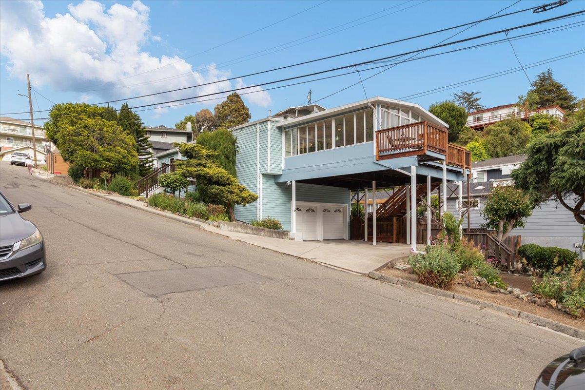 Castro Valley, California, 94546, United States, 4 Bedrooms Bedrooms, ,3 BathroomsBathrooms,Residential,For Sale,1989178