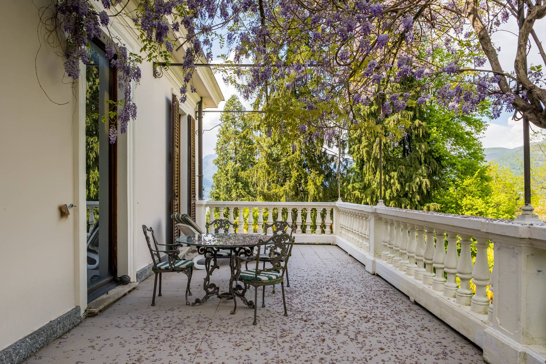 Luino, Varese, 21016, IT, 9 Bedrooms Bedrooms, ,10 BathroomsBathrooms,Residential,For Sale,1804075