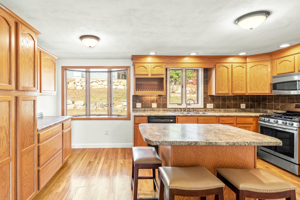 Billerica, Massachusetts, 01821, United States, 4 Bedrooms Bedrooms, ,4 BathroomsBathrooms,Residential,For Sale,1935395