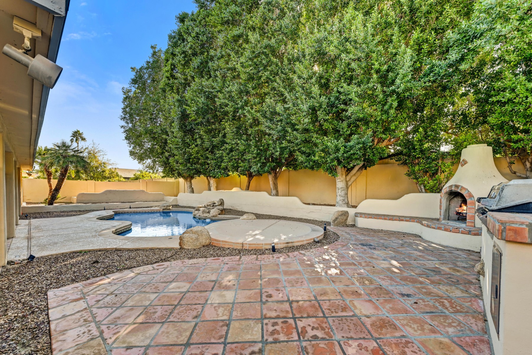  Camelot Village - 物件實景