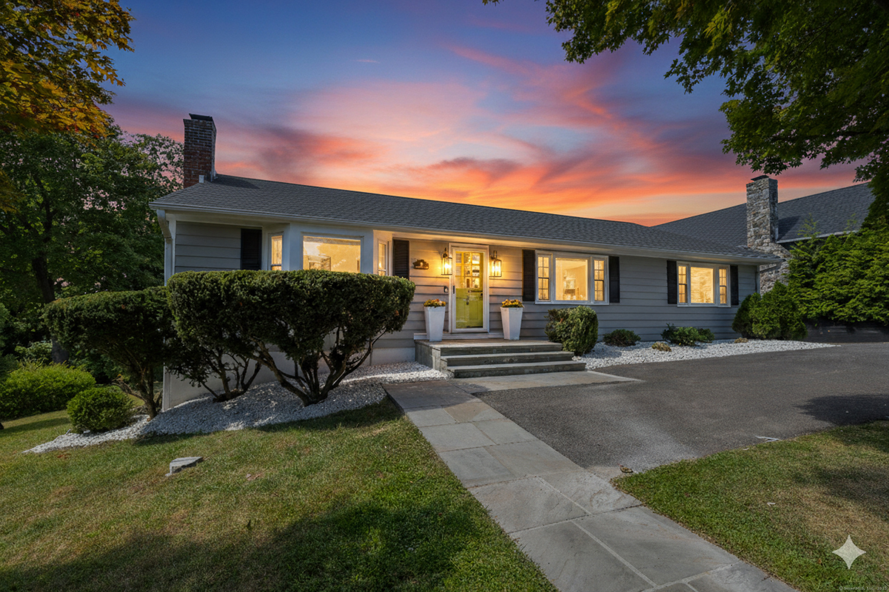 Brookfield, Connecticut, 06804, United States, 3 Bedrooms Bedrooms, ,4 BathroomsBathrooms,Residential,For Sale,1940398