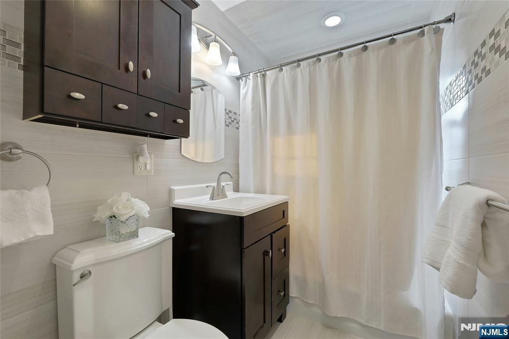 River Edge, New Jersey, 07661, United States, 4 Bedrooms Bedrooms, ,3 BathroomsBathrooms,Residential,For Sale,1988189